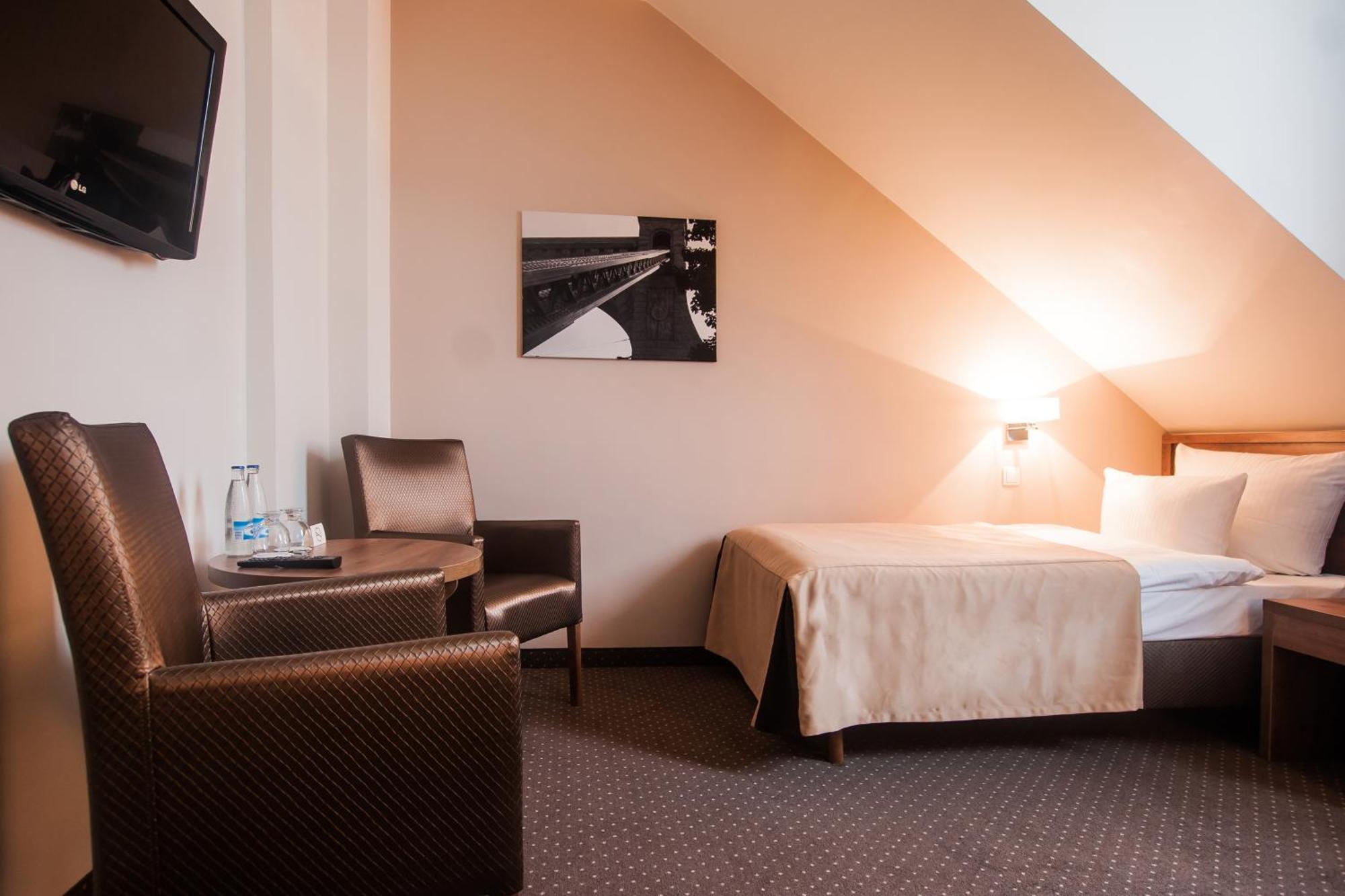 Hotel Gem Wroclaw Oda fotoğraf