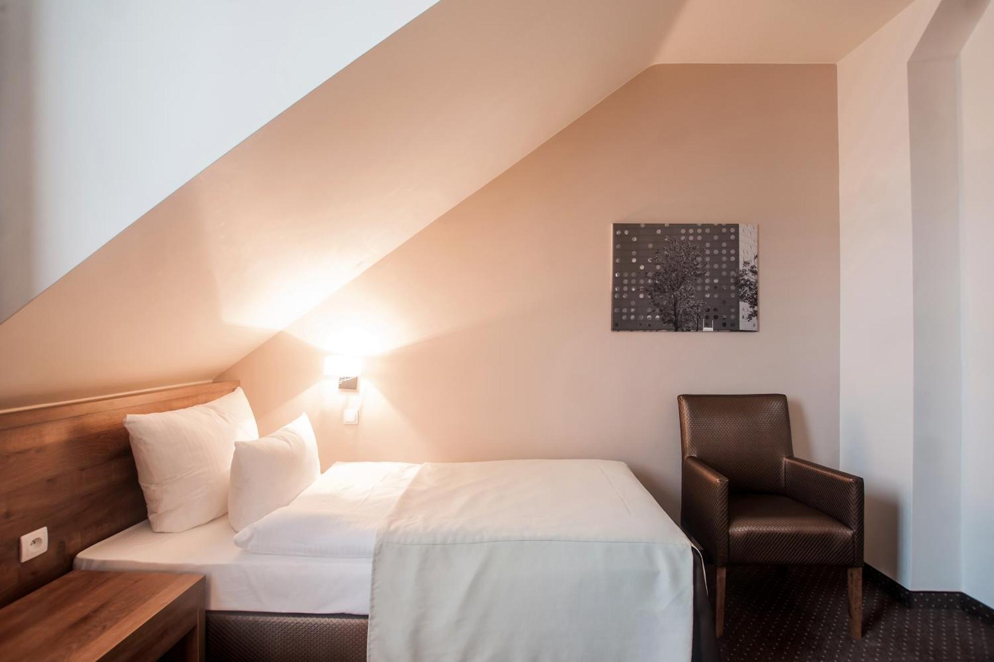 Hotel Gem Wroclaw Oda fotoğraf